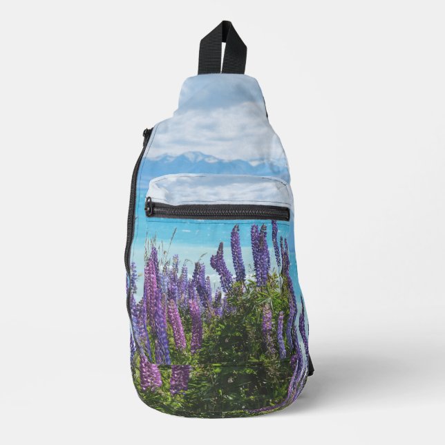 Lavendel am Seeufer Crossbody Bag (Vorderseite)
