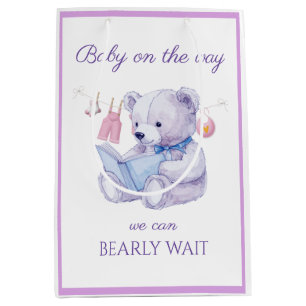 Lavendel Bear liest ein Buch Baby Showroom Mittlere Geschenktüte