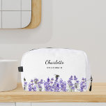 Lavendel-Blume Bienenvölker Waschbeutel<br><div class="desc">Weißer Hintergrund. Mit Lavendel-Blume dekoriert. Personalisieren Sie Ihren Namen und fügen Sie ihn hinzu.</div>