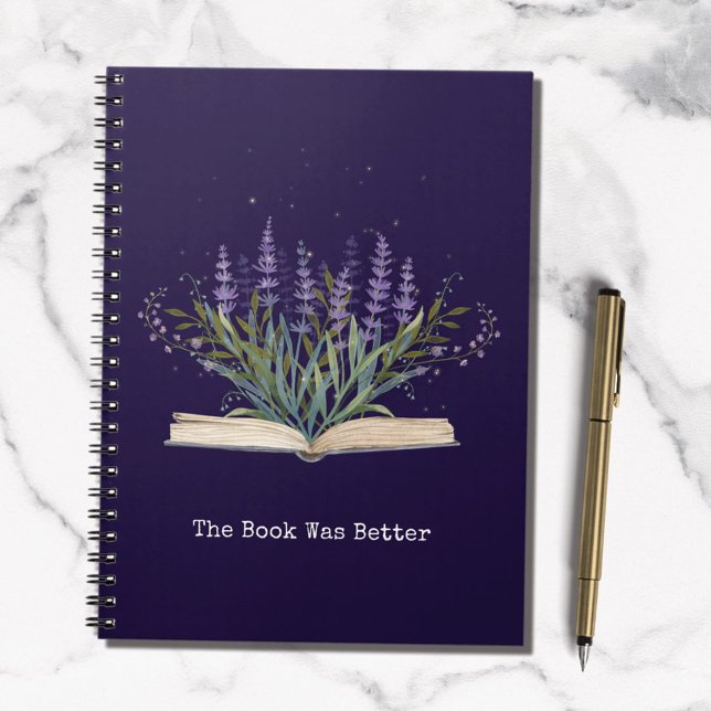 Lavendel-Blume wächst aus dem Buchlesekonzept Notizblock (In situ)