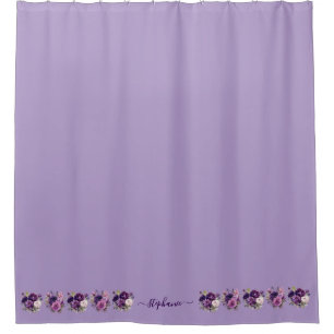 Lavendel Blumen auf dem unteren Duschvorhang