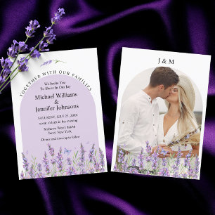 Lavendel-Blumenbogen-Foto-Hochzeit Einladung