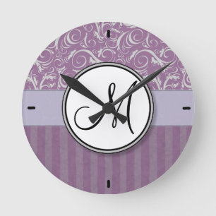 Lavendel-BlumenBündel u. Streifen mit Monogramm Runde Wanduhr