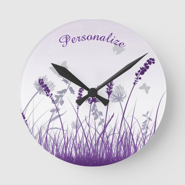 Lavendel & Butterfliegen personalisieren Runde Wanduhr (Vorderseite)