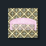 Lavendel-Comb auf Schokoladengrund Leinwanddruck<br><div class="desc">Ein schöner Lavendelkamm sitzt auf einem Schokoladenhintergrund in diesem Druck von Megan Meagher. Die Blume entwirft den flüchtige Blick aus dem Kamin,  der auch eine schöne Blume hat. Ein tolles Geschenk für die Fashionistas oder Liebhaber von lila!</div>