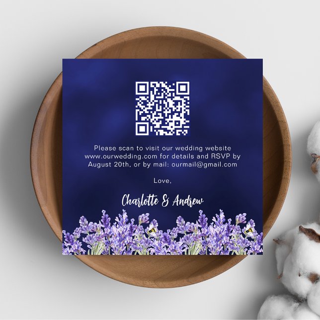 Lavendel-florale marineblaue QR-Code Hochzeit RSVP Begleitkarte (Von Creator hochgeladen)
