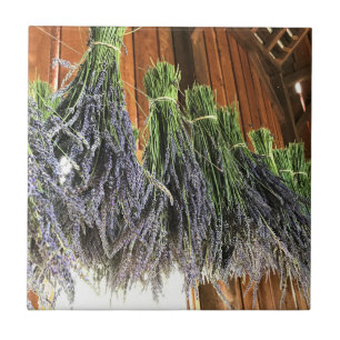 Lavendel in einer Scheune Fliese