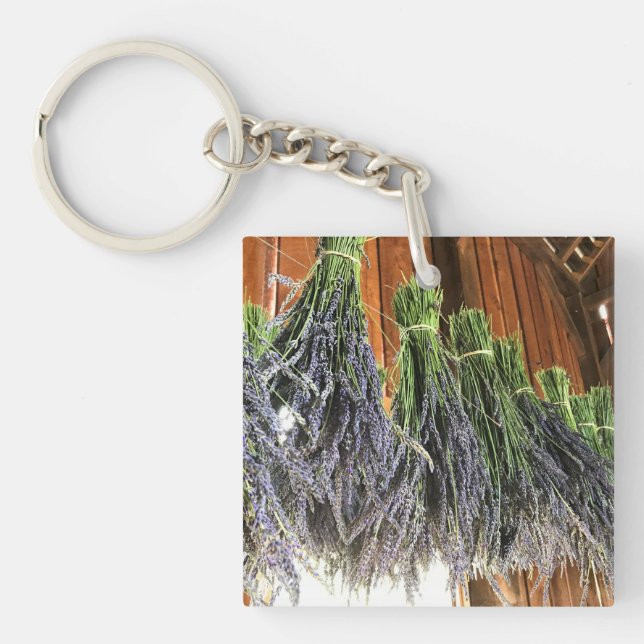 Lavendel in einer Scheune Schlüsselanhänger (Vorderseite)