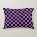 Lavendel und schwarz-kariertes Muster Dekokissen<br><div class="desc">Das klassische Vermisste Texturmuster. Lila und schwarz kariertes Muster. Einfache geometrische Formen. Abstraktes minimales Design.</div>