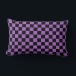Lavendel und schwarz-kariertes Muster Lendenkissen<br><div class="desc">Das klassische Karton-Muster. Lila und schwarz kariertes Muster. Einfache geometrische Formen. Abstraktes minimales Design.</div>