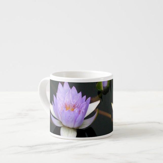 Lavendel-Wasser-Lilie Espressotasse (Vorderseite Links)