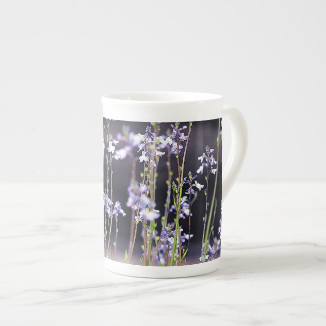 Lavendel-Wildblumen Prozellantasse (Vorderseite Rechts)
