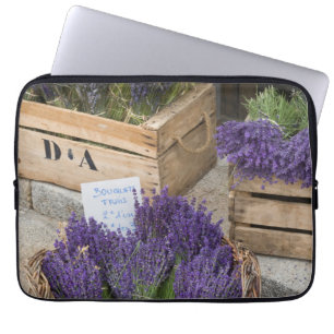 Lavendel zum verkauf, Provence, Frankreich Laptopschutzhülle