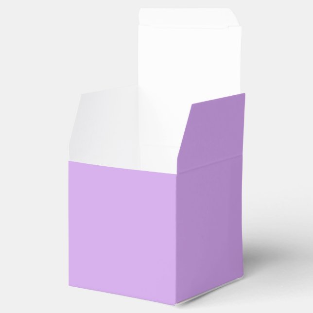 Lavendelfarbe Geschenkschachtel (Geöffnet)