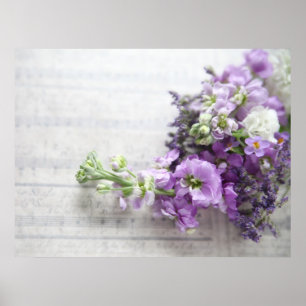 Lavendelfarbene Blume auf alten Musikplakaten Poster