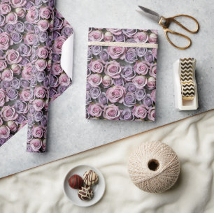 Lavendelrosen mit sanftem Flieder und Rosa Geschenkpapier