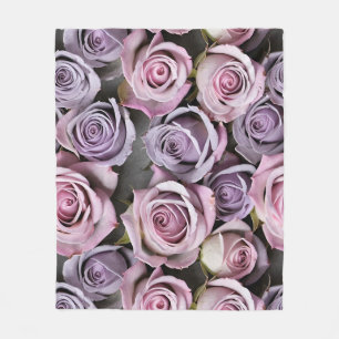 Lavendelrosen mit sanftem Lila und Rosa Fleecedecke