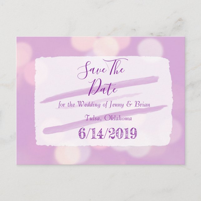 Lavender Bokeh Wedding Save the Date Postkarte (Vorderseite)