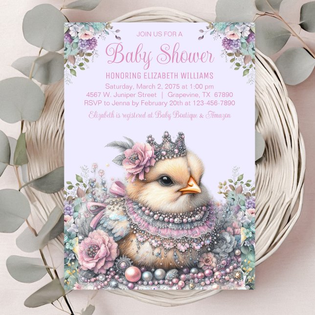 Lavender Chick Baby Dusche Einladung (Beautiful little chick with crown and jewels on a pastel floral background. )