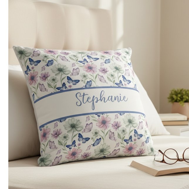 Lavender Floral Butterfly Monogram Kissen (Personalized floral butterfly throw pillow)