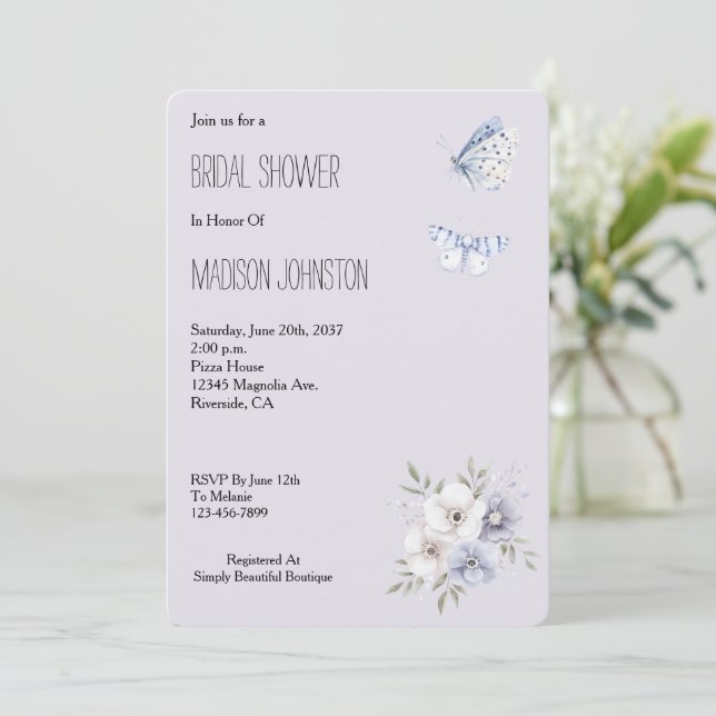 Lavender Flowers & Butterflies Bridal Shower Einladung (Stehend Vorderseite)