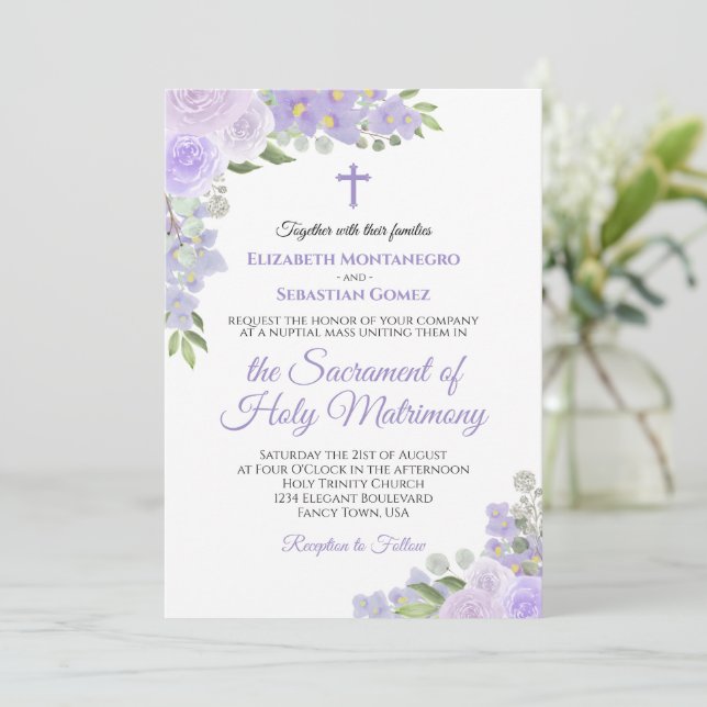 Lavender Lila florale Moderne katholische Hochzeit Einladung (Stehend Vorderseite)