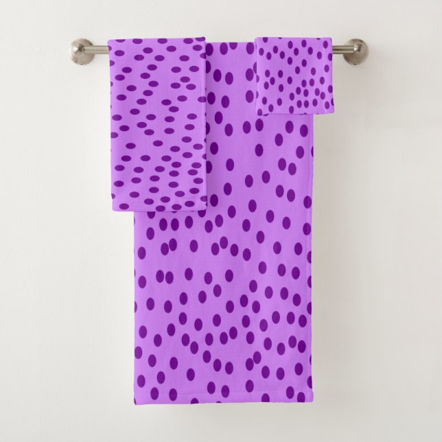 Lavender Lila Polka Dots Badhandtuch Set (Insitu)