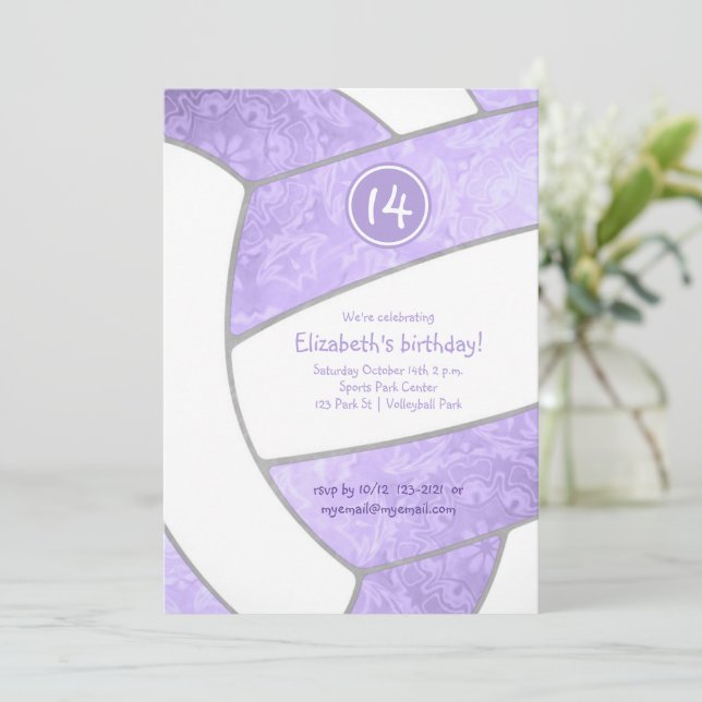 Lavender lilac lila Volleyballmädchen Geburtstag Einladung (Stehend Vorderseite)