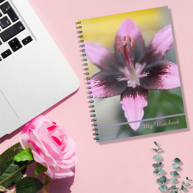 Lavender Lily Spiral Notizblock (Von Creator hochgeladen)