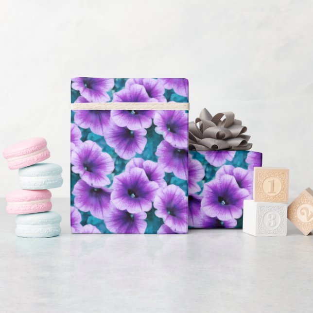 Lavender Petunia Blume Geschenkpapier (Babyparty)
