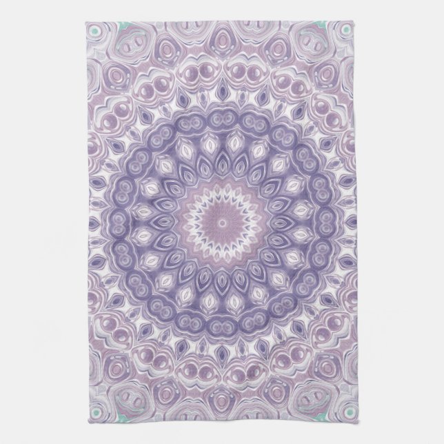 Lavender und Lilac Mandala Pattern Geschirrtuch (Vertikal)