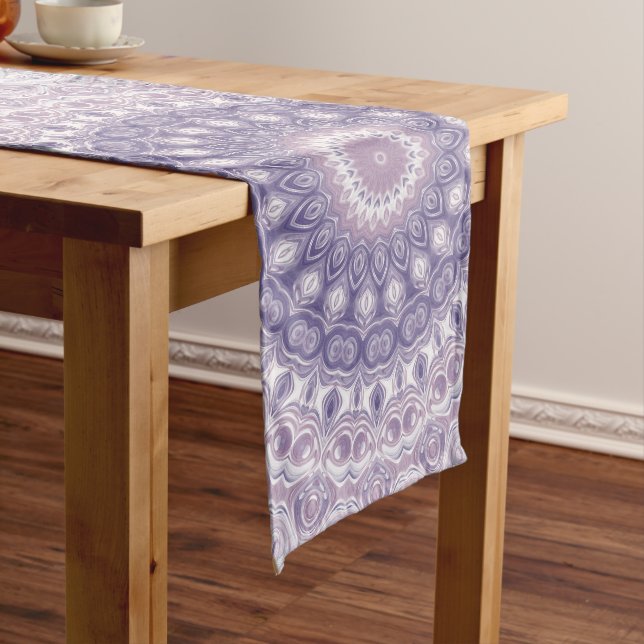 Lavender und Lilac Mandala Pattern Großer Tischläufer (Beispiel)