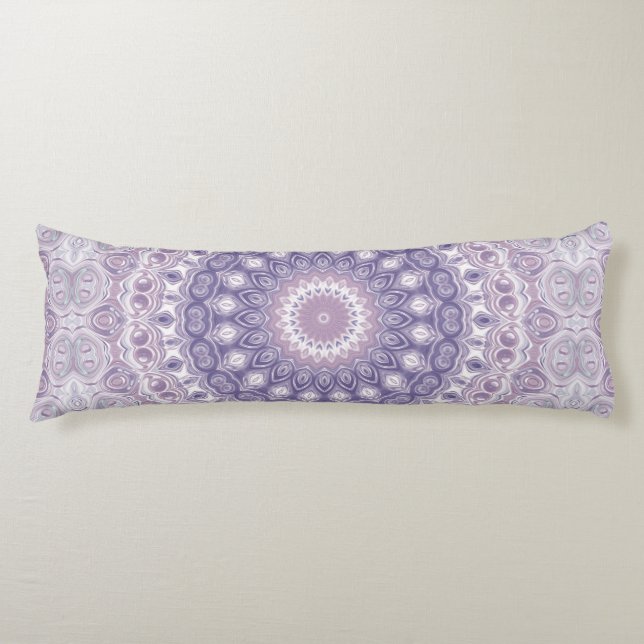 Lavender und Lilac Mandala Pattern Seitenschläferkissen (Vorderseite)
