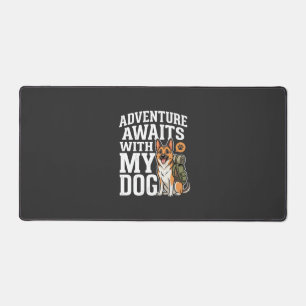 L'aventure attend avec mon chien en randonnée