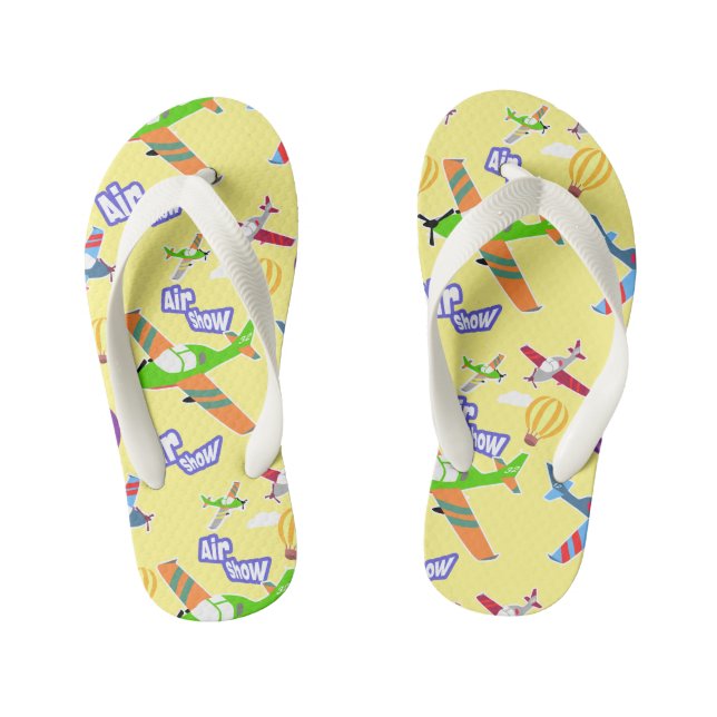 L'avion montre les tongs jaunes des enfants (Semelle)