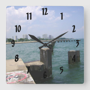 Lazy Days on Dock Quadratische Wanduhr