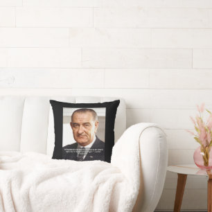 LBJ und Zitat "Zu wissen, was richtig ist" Kissen