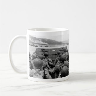 LCVP Landungsboot, das Omaha-Strand sich nähert Kaffeetasse