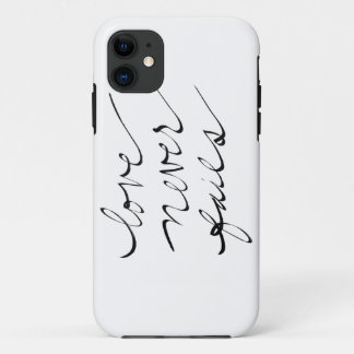 Le "amour n'échoue jamais" le coque iphone