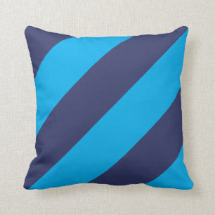 Le bleu et le bleu marine ont barré le coussin 16
