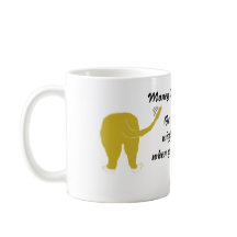 Le bout d'agitation choie la tasse