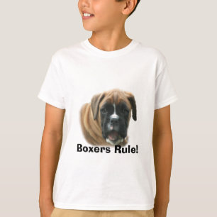 Le boxeur badine le T-shirt