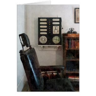 Le bureau de l'ophtalmologiste avec le diagramme