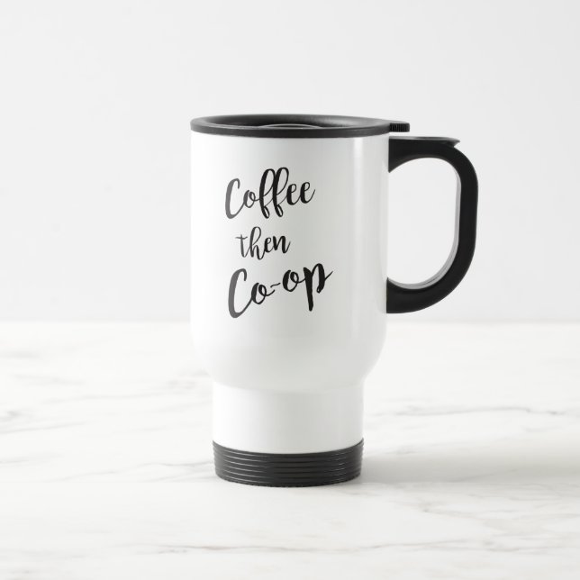 Le café enferment alors la tasse de café de voyage (Droite)