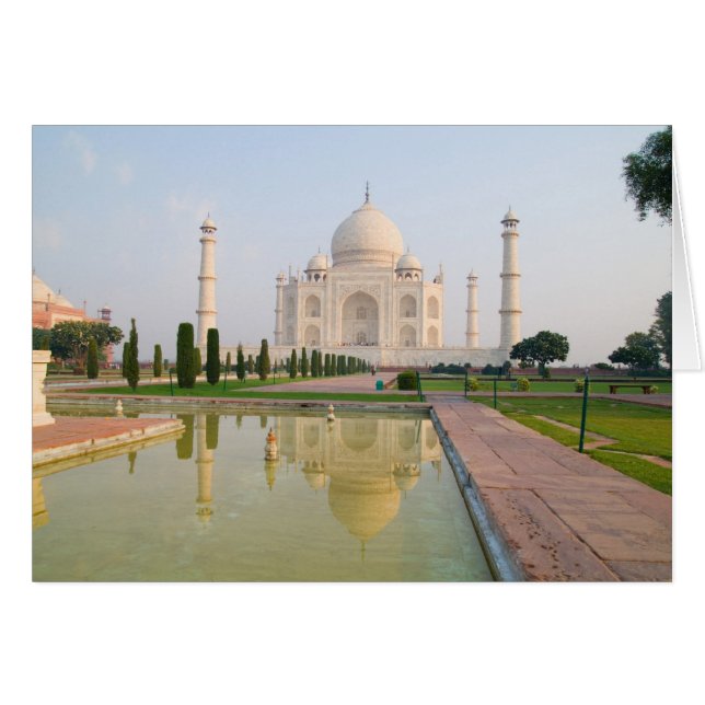 Le calme et paisible Taj Mahal au lever du soleil (Devant horizontal)