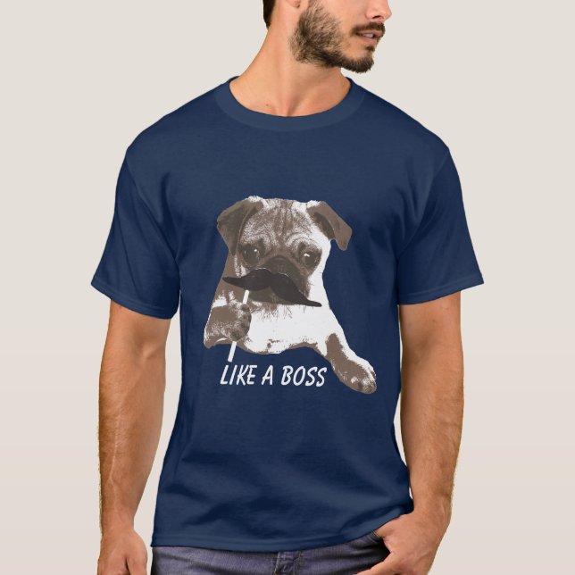 Le carlin drôle de moustache aiment un T-shirt de (Devant)