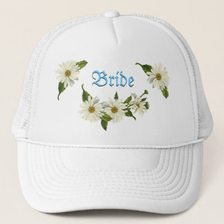 Le casquette de la jeune mariée de groupe de