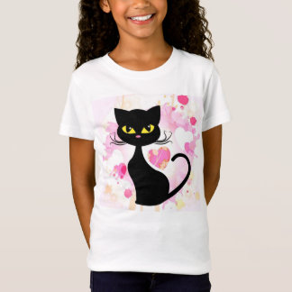 Le chat noir de la fille avec le T-shirt rose de