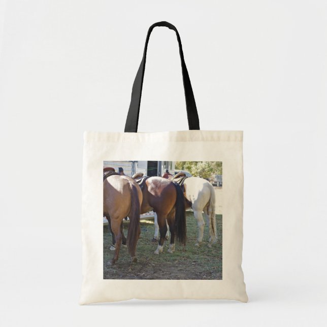 Le cheval aboute le sac fourre-tout (Devant)