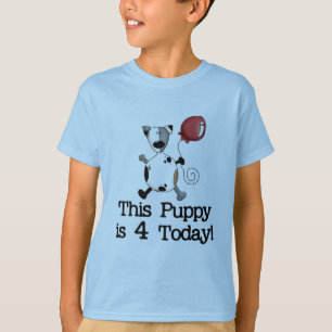 Le chiot est 4 T-shirts et cadeaux d'anniversaire